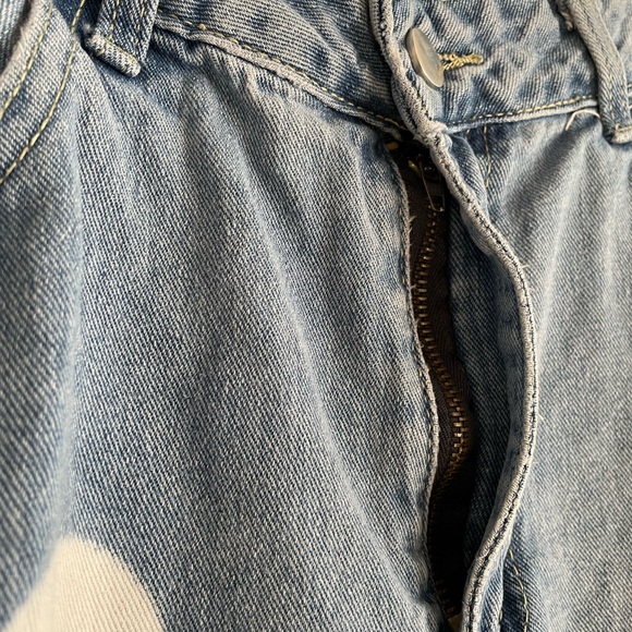 Kids Light Wash Denim w/ Bleached Hearts Design Wide Leg, size L - Picture 4 of 10